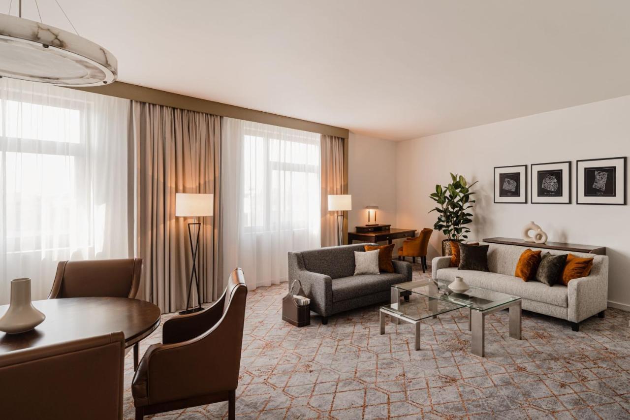 Sheraton Poznan Hotel Exterior photo Suite