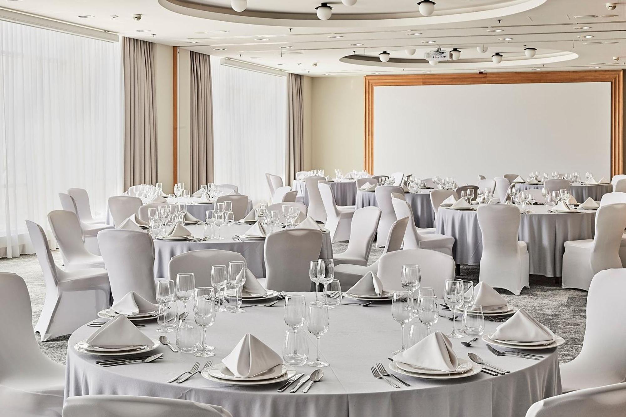 Sheraton Poznan Hotel Exterior photo The ballroom
