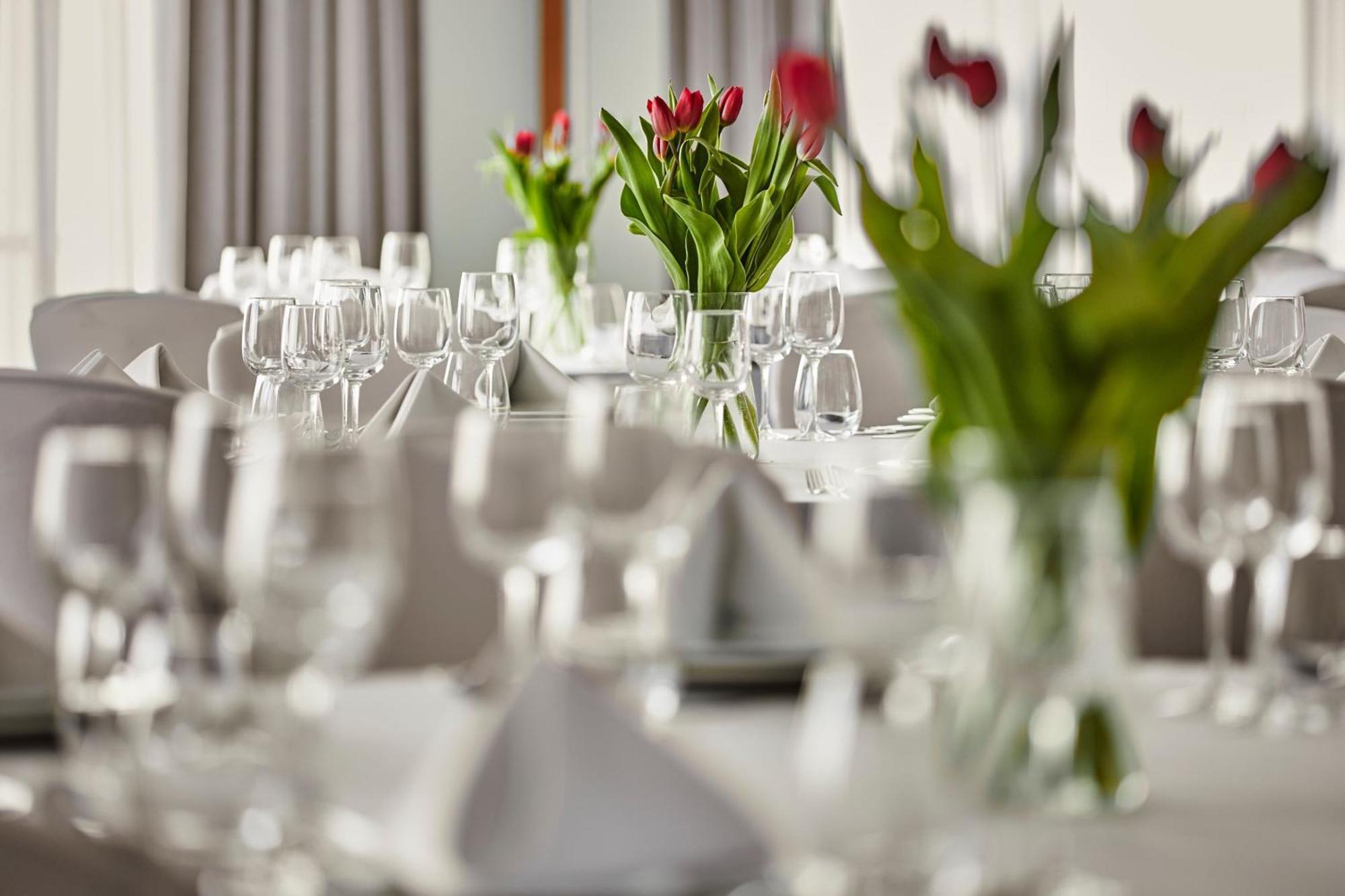 Sheraton Poznan Hotel Exterior photo A table set for a formal dinner