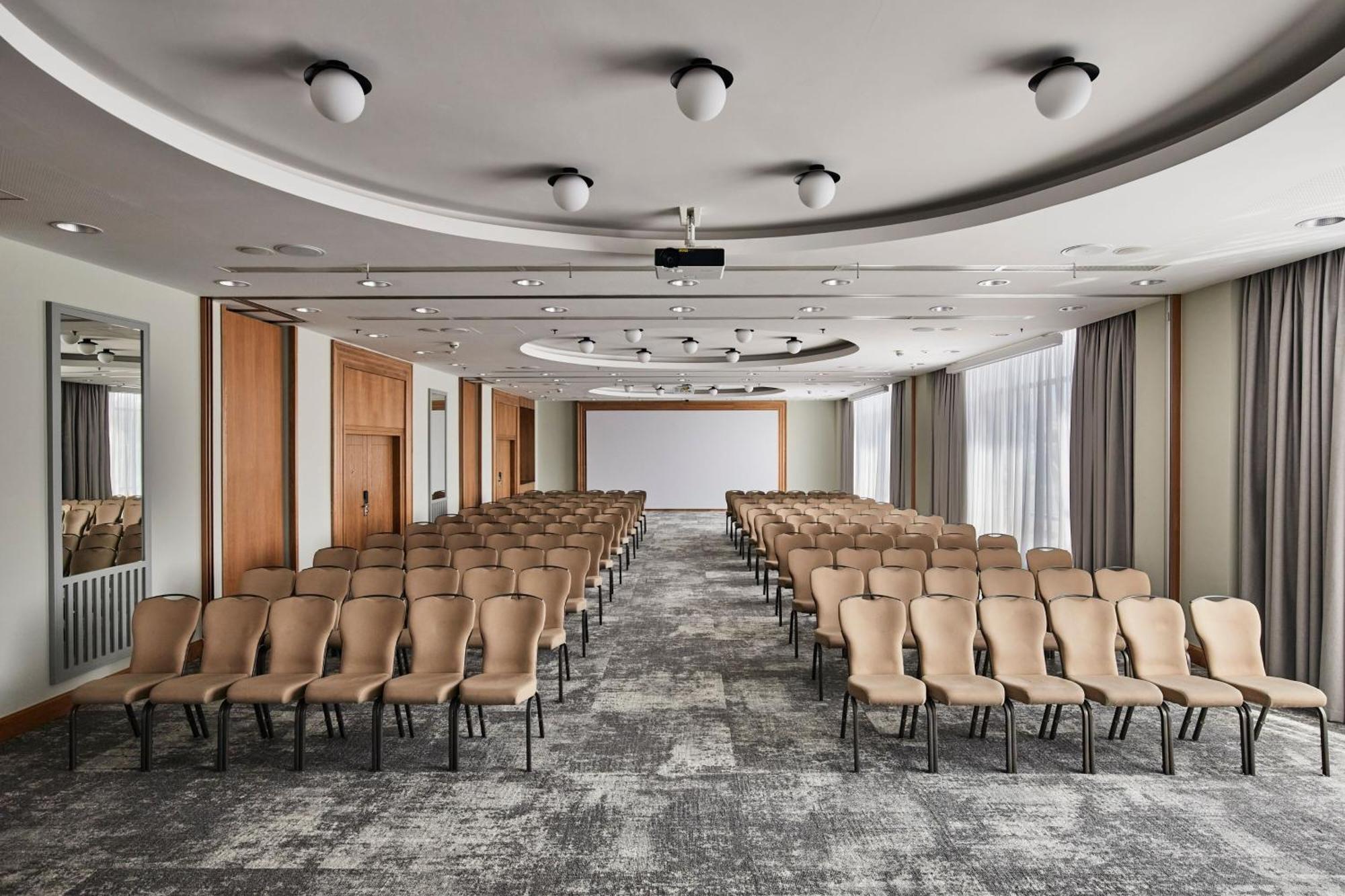Sheraton Poznan Hotel Exterior photo Meeting room