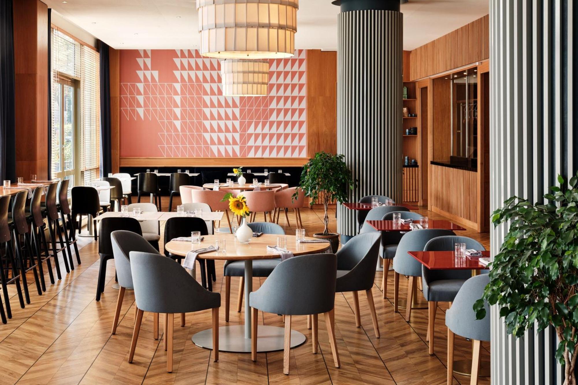 Sheraton Poznan Hotel Exterior photo Restaurant