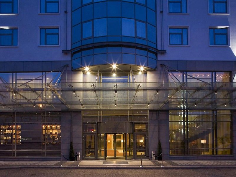 Sheraton Poznan Hotel Exterior photo Entrance to the hotel